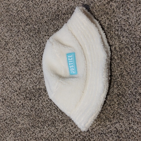 Girls Fuzzy Justice Bucket hat - Picture 1 of 5